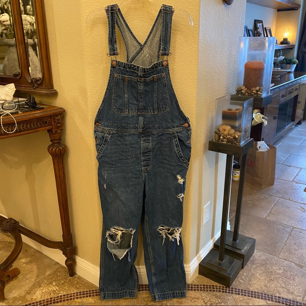 WE THE FREE Women Blue Ripped Jean Overalls Size 30